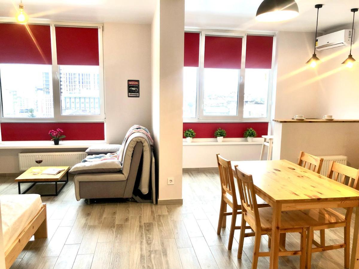 Osapart Beautiful Apartment In A Complex Semycvit Leópolis Exterior foto