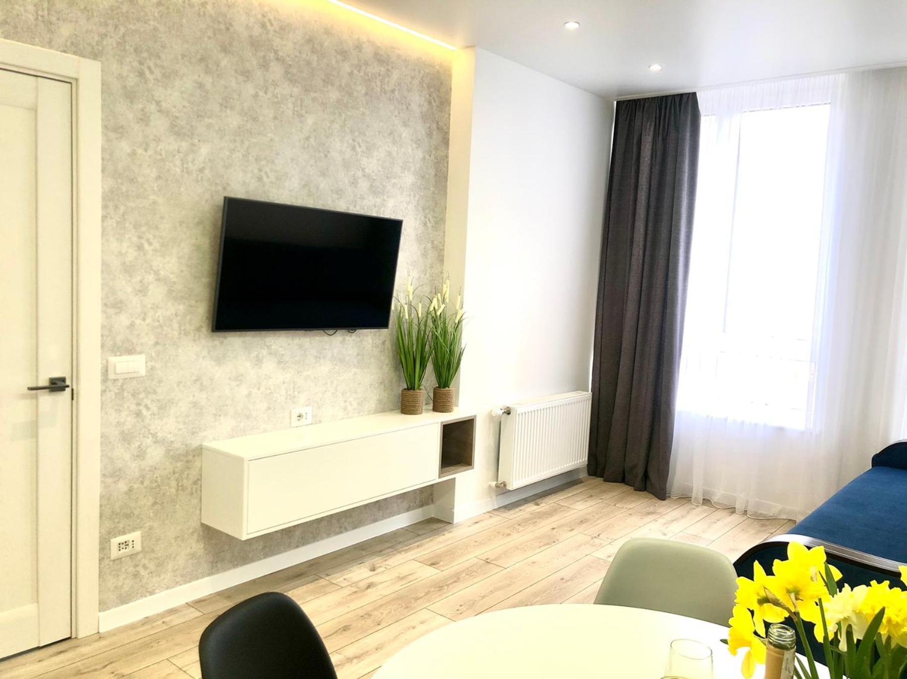 Osapart Beautiful Apartment In A Complex Semycvit Leópolis Exterior foto